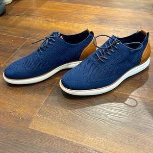 G.H. Bass Navy Blue knit Oxfords Men’s size 7